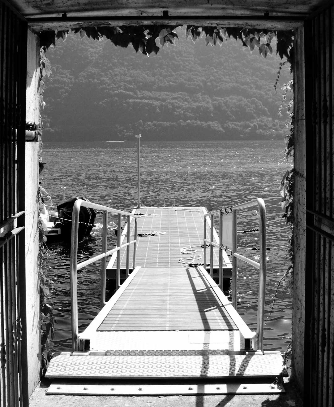 Vista del pontile riservato ai clienti Telos Boats sul lago di Como